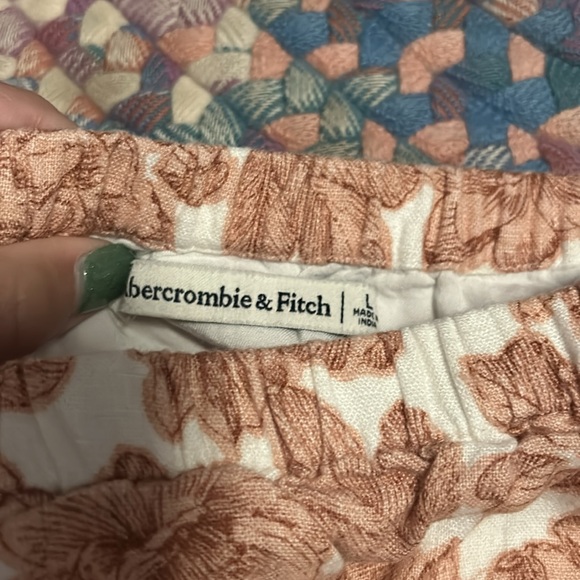 2/$25 Abercrombie & Fitch Floral Linen Crop Top - Picture 6 of 8